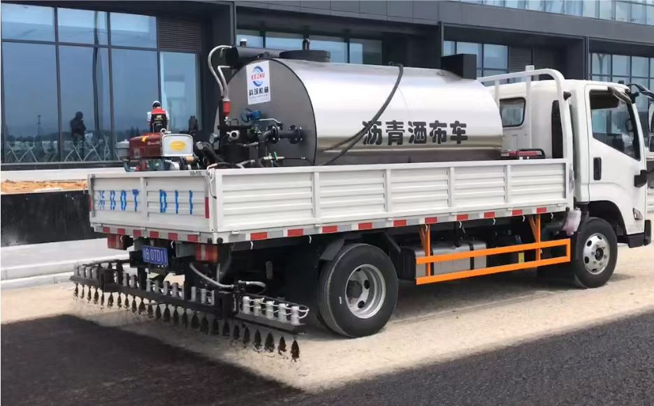 車載灑布機(jī)01